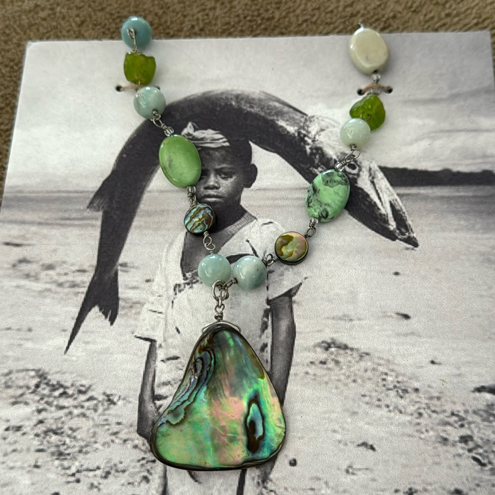 9” Blue/Turquoise Shell & Gem Fashion Necklace (TD)